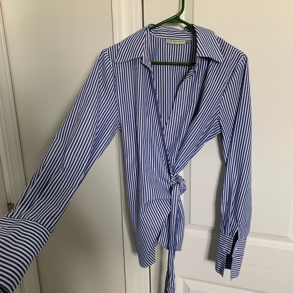 Neiman Marcus Tops - Neiman Marcus wrap top